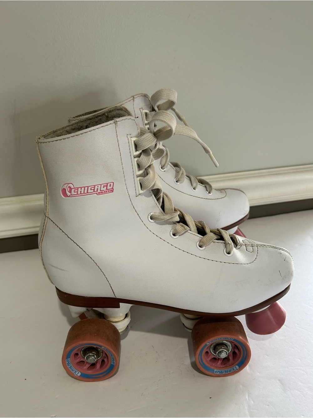 Youth Size‎ 4 Women’s 6 Chicago White Roller Skates with Pink Wheels Retro